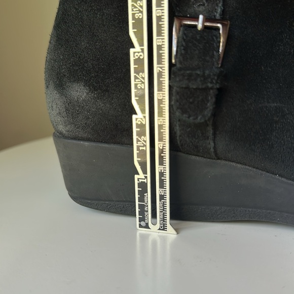 La Canadienne Waterproof Suede Buckle Detail Side Zip Low Wedge Ankle Boot *Read - Picture 14 of 15